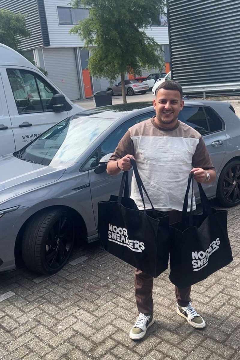 NoorSneakers_0002_WhatsApp Image 2025-09-25 at 16.09.03